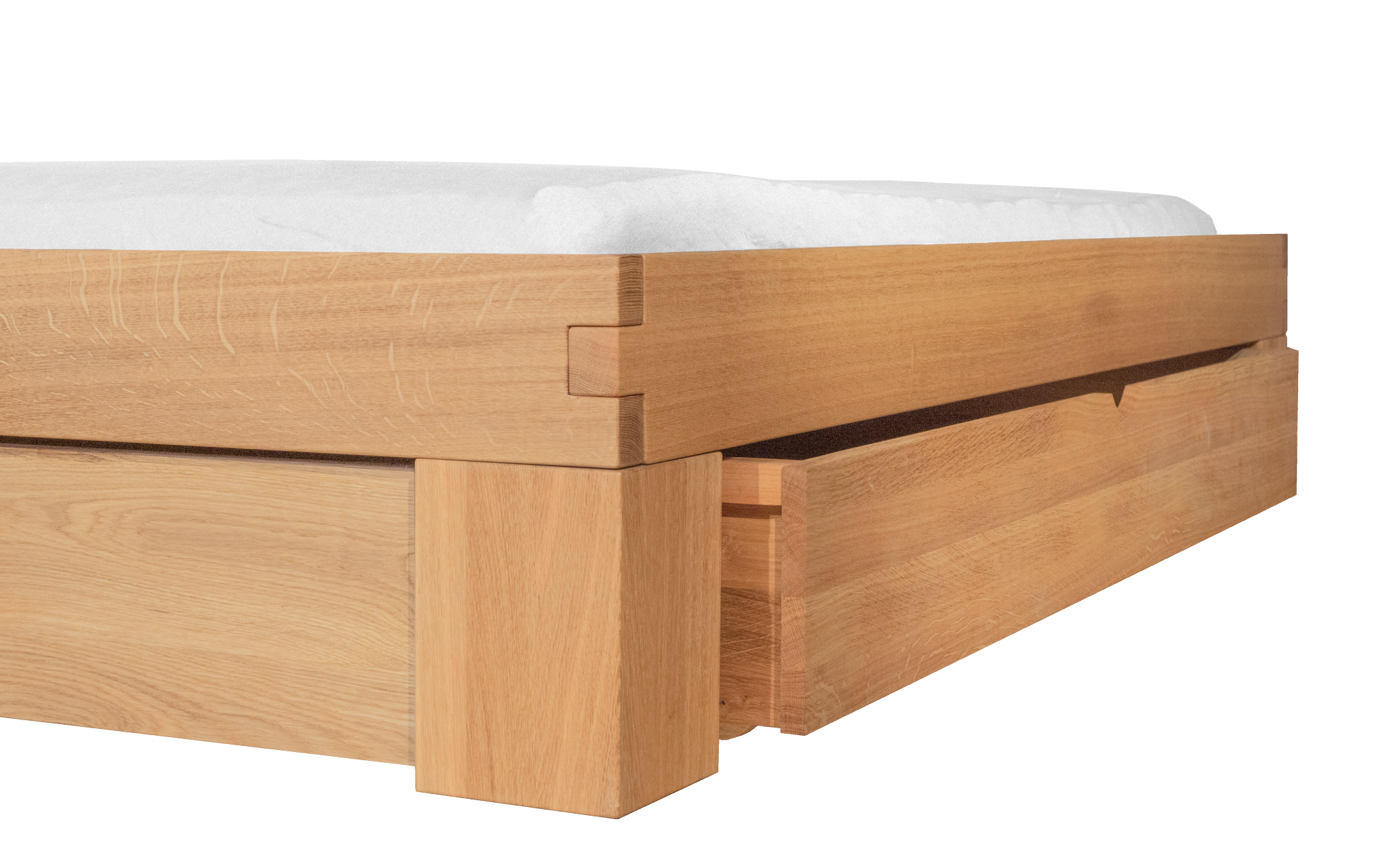 Vollholz-Bettkasten vor weißem Hintergrund: Individueller Stauraum für dein Vollholz-Bett